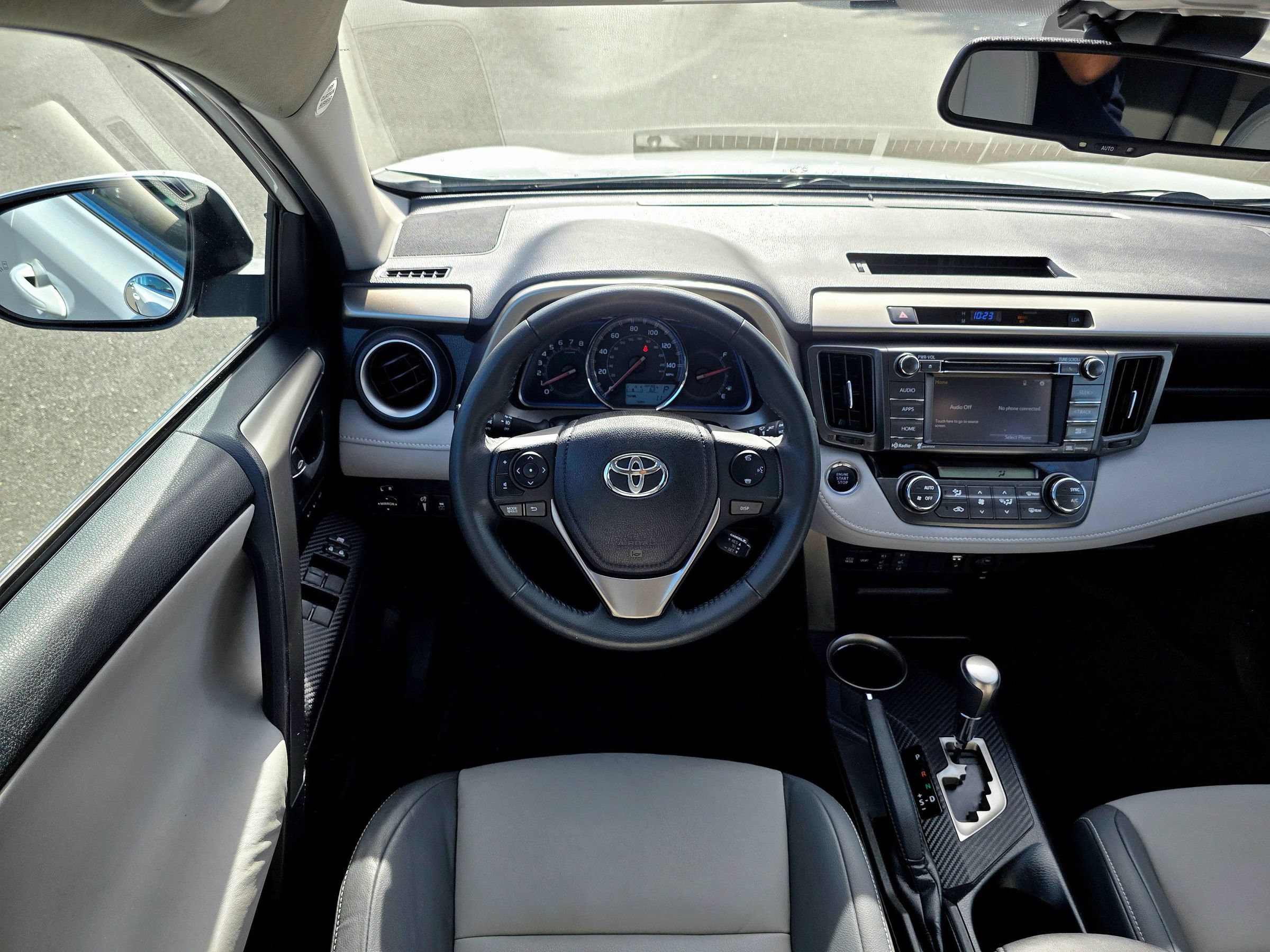 Used 2014 Toyota RAV4 Limited w/ Technology Package AWD/4WD image 21
