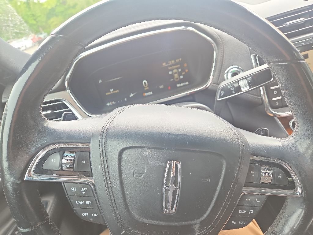 Used 2017 Lincoln Continental Select w/ Climate Package FWD image 12