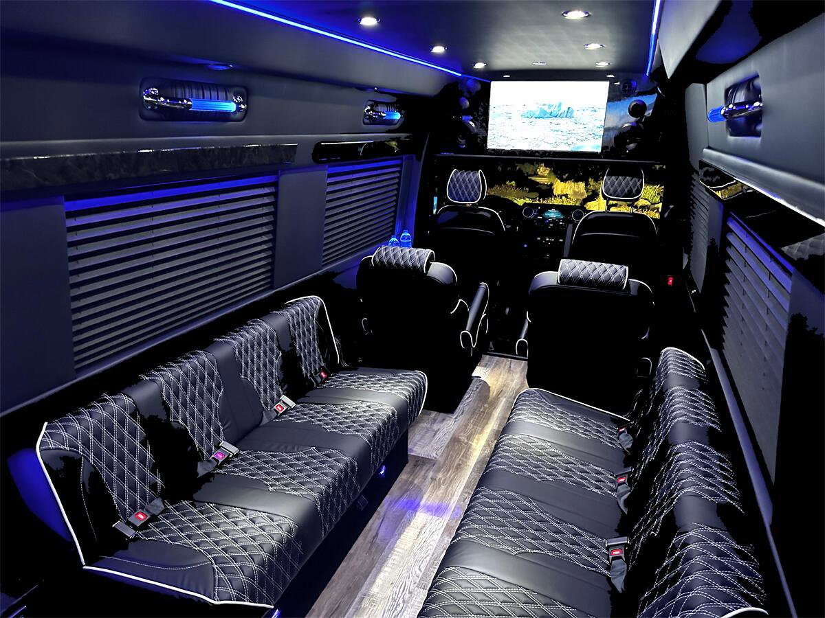 Used 2024 Mercedes-Benz Sprinter 3500 image 32