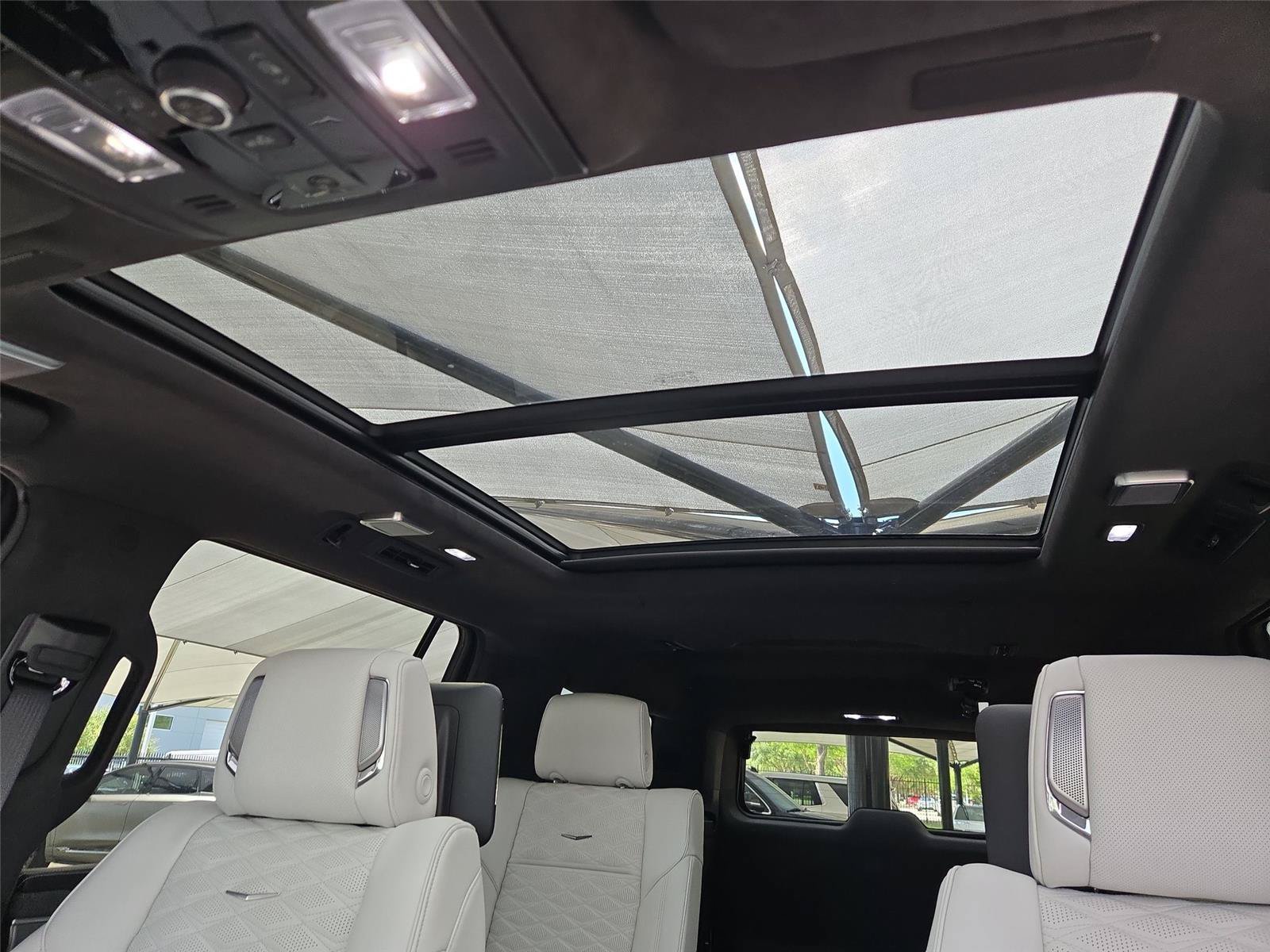 New 2026 Cadillac Escalade ESV Platinum Sport w/ LPO, Floor Liner Package AWD/4WD image 9