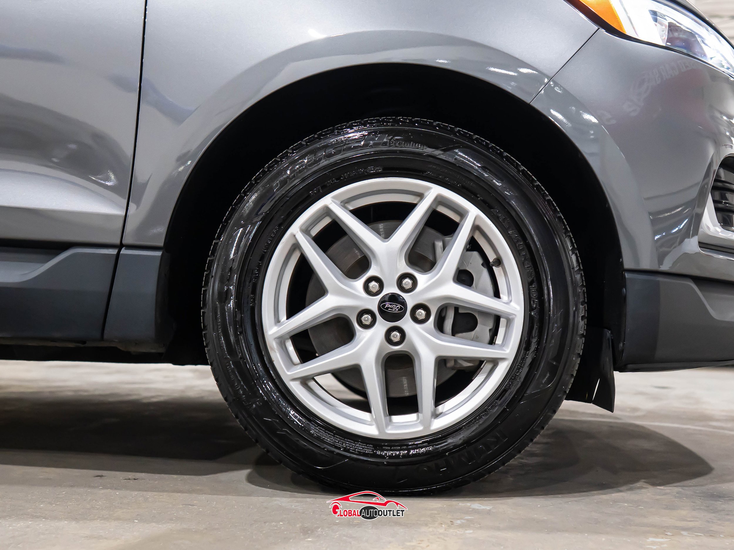 Used 2024 Ford Edge SEL AWD/4WD image 9