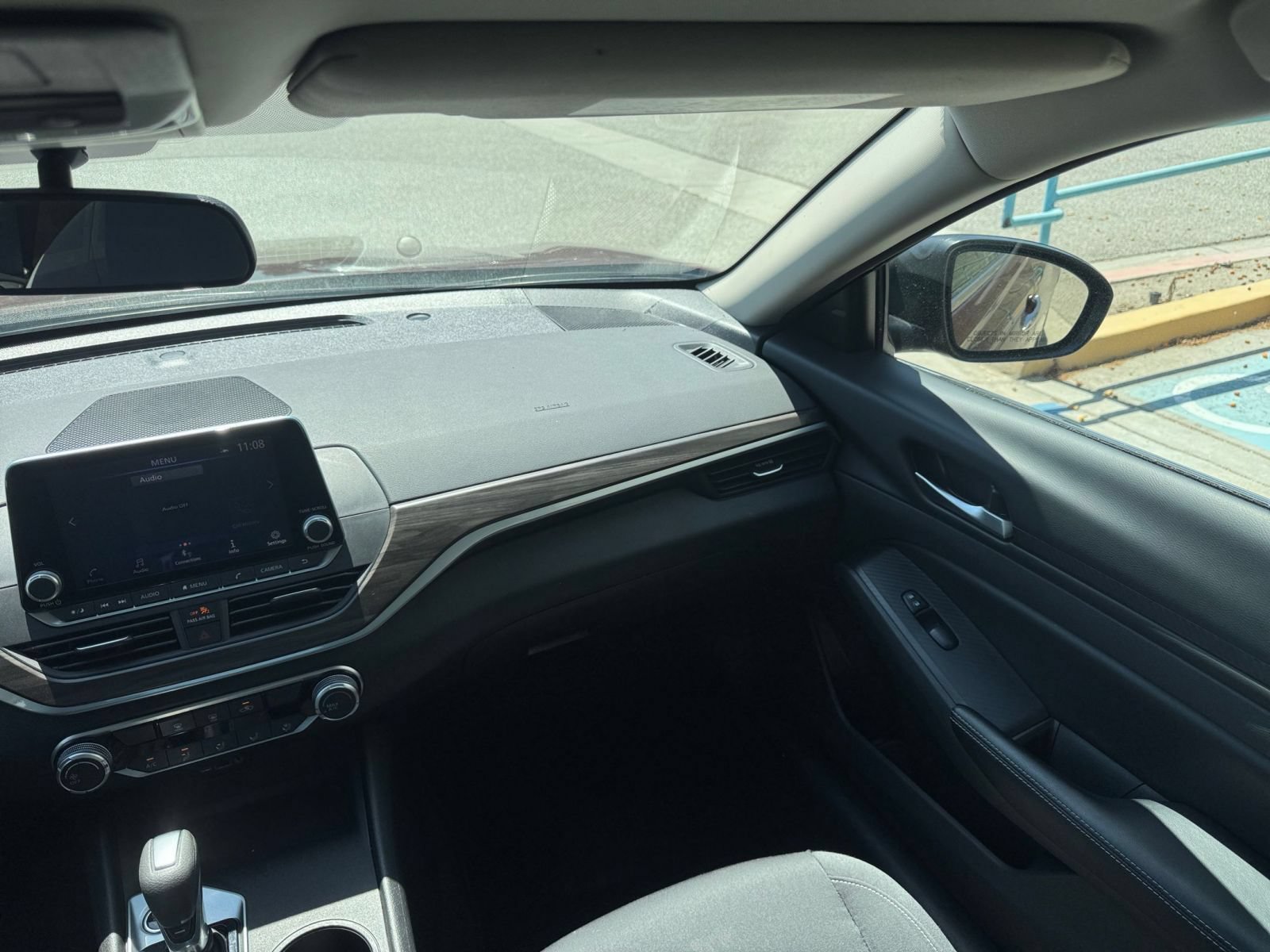 Used 2025 Nissan Altima 2.5 SV FWD image 35