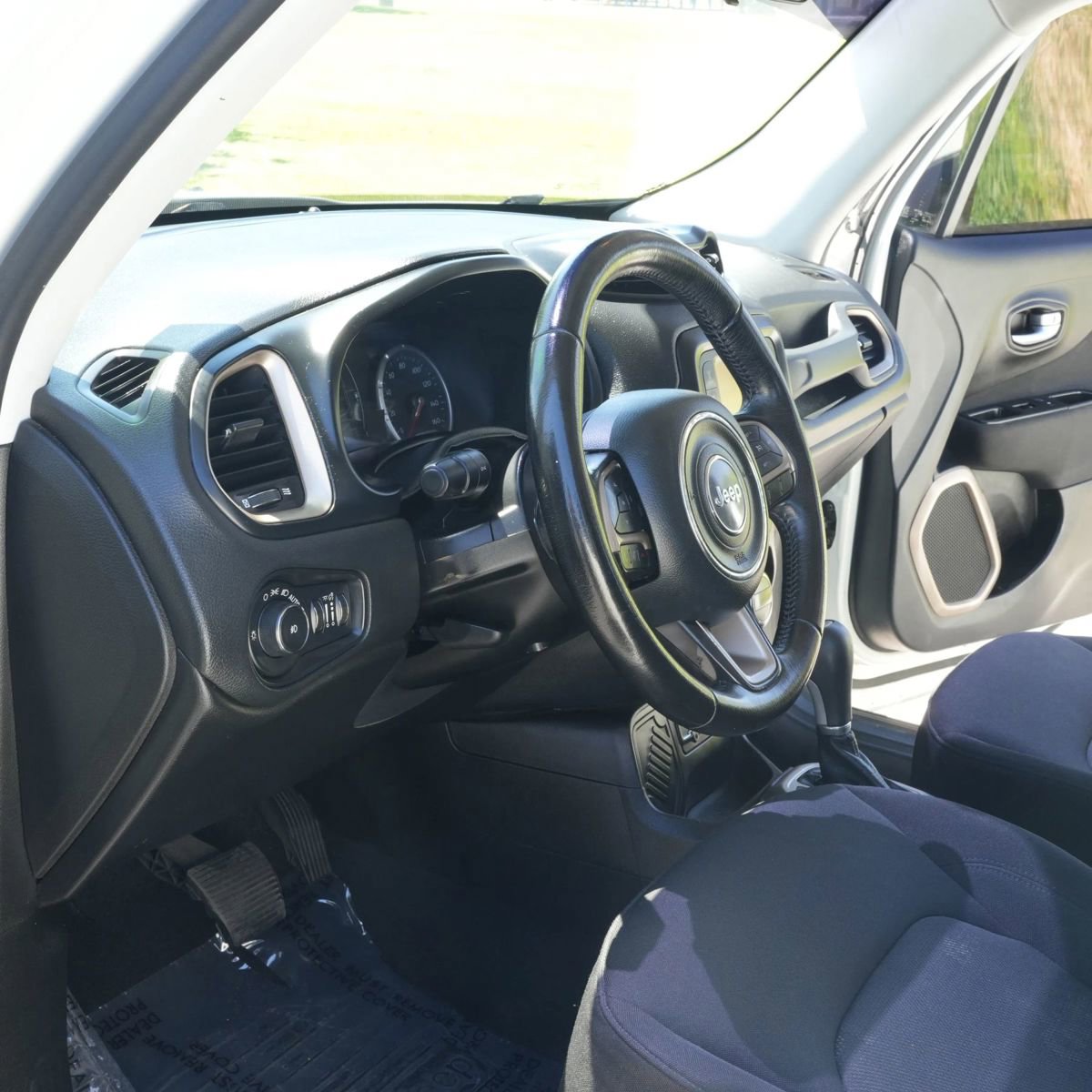 Used 2015 Jeep Renegade Latitude w/ Popular Equipment Group image 2