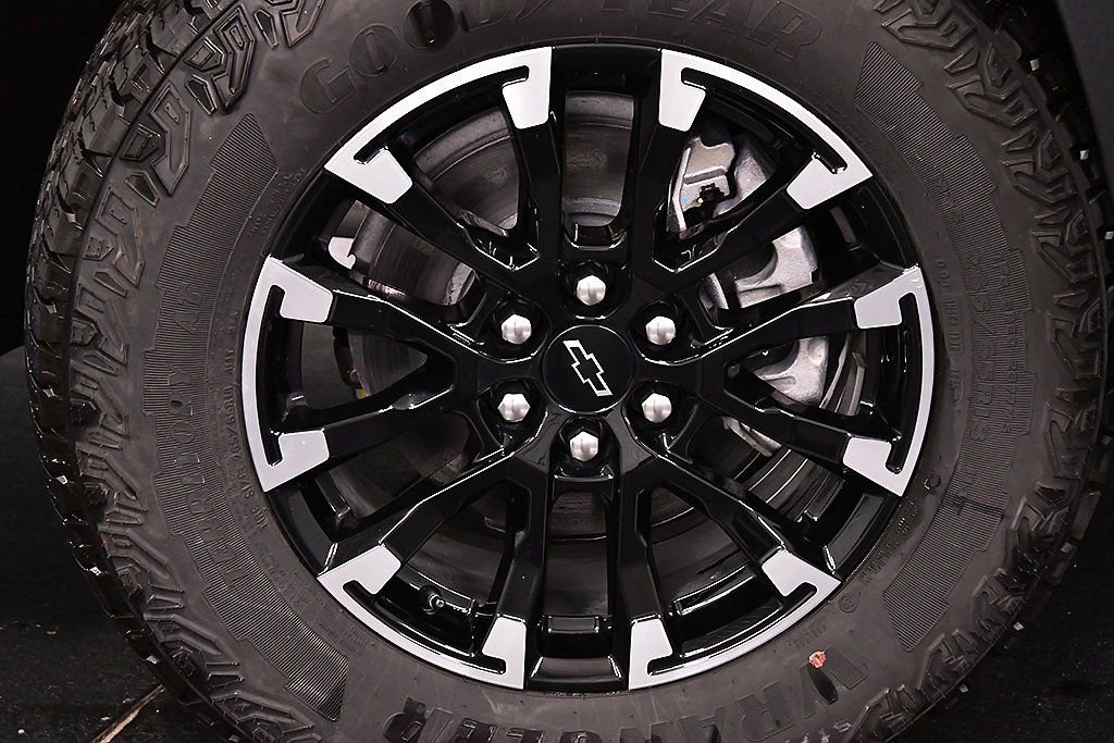 Used 2025 Chevrolet Traverse Z71 w/ Driver Confidence Package image 9