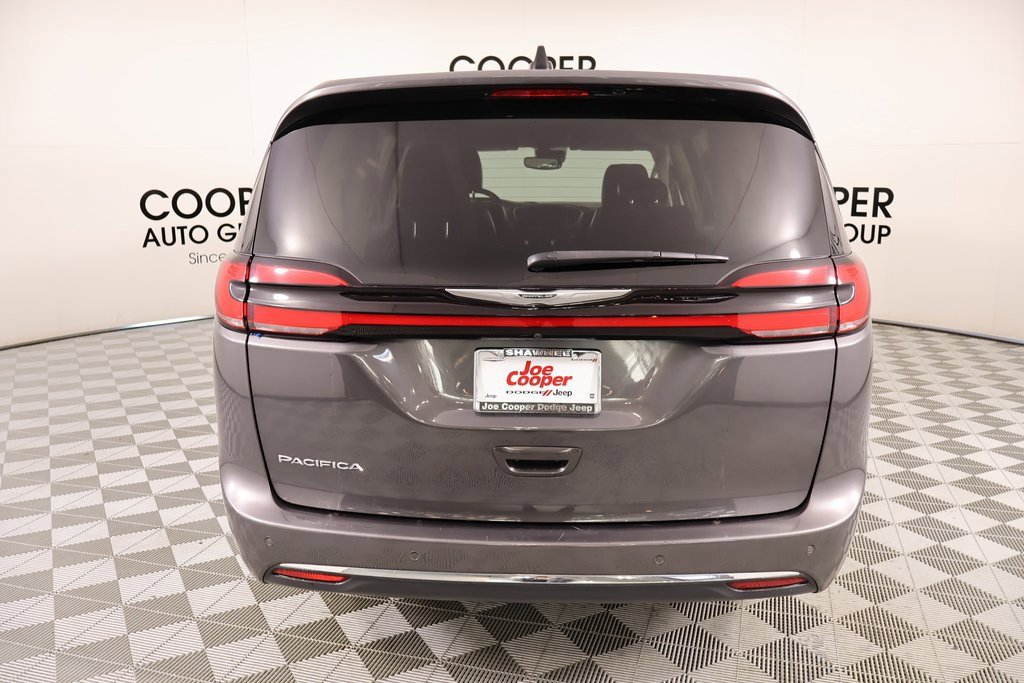 Used 2023 Chrysler Pacifica Touring-L image 21