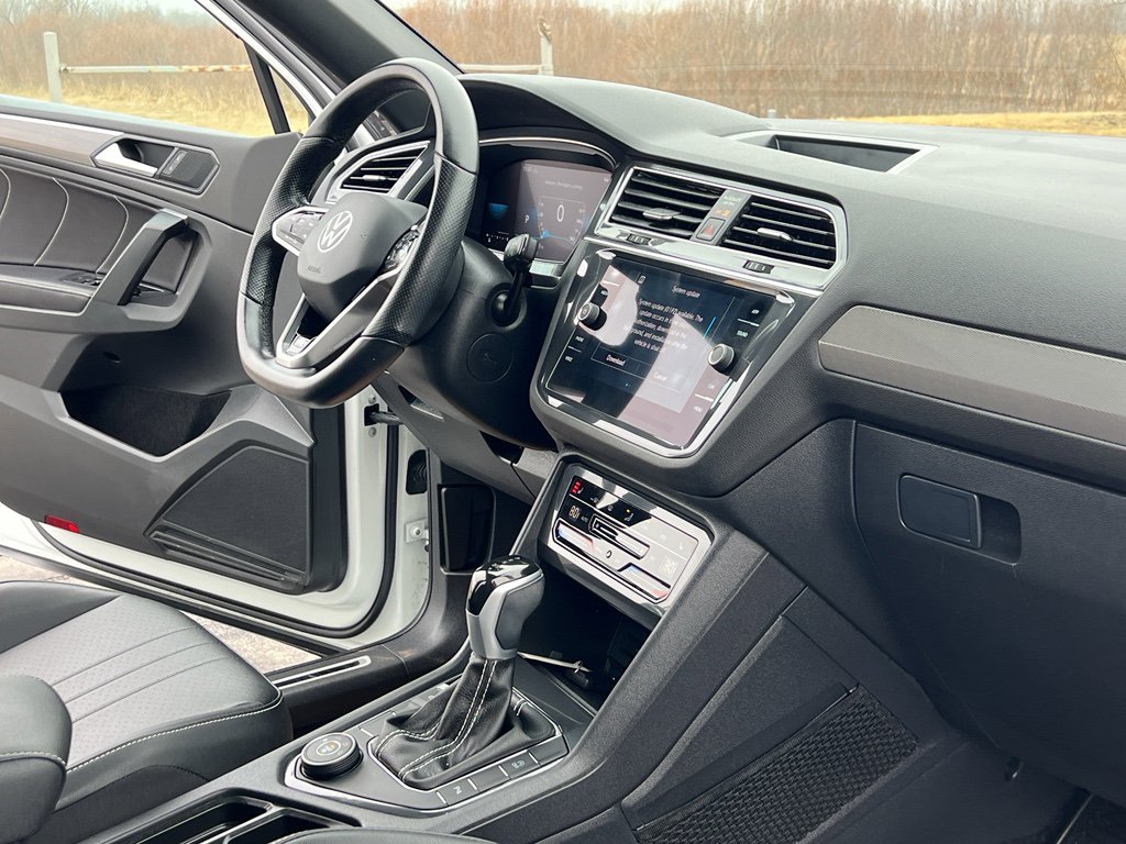 Used 2023 Volkswagen Tiguan SE R-Line image 29