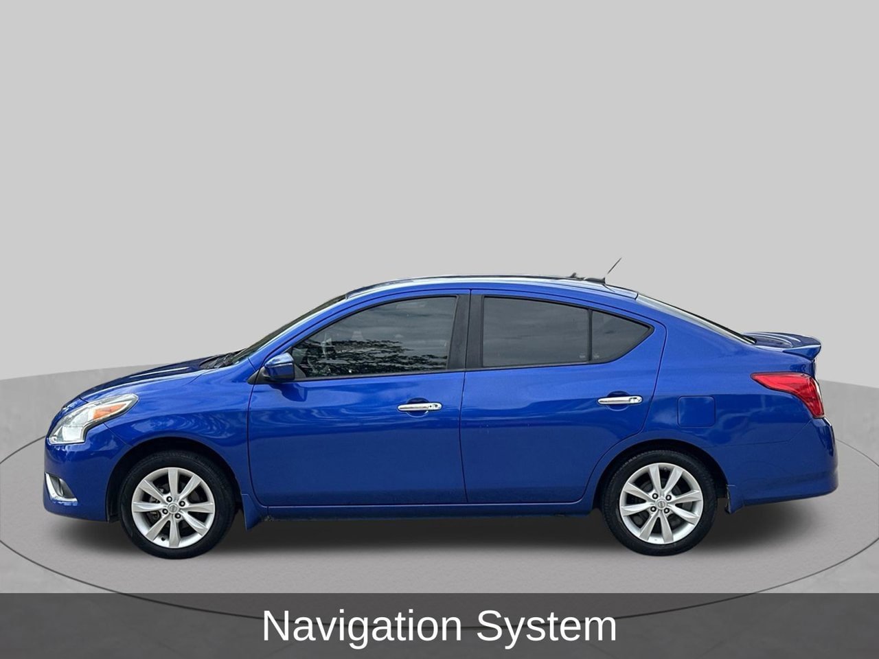 Used 2016 Nissan Versa FWD image 2