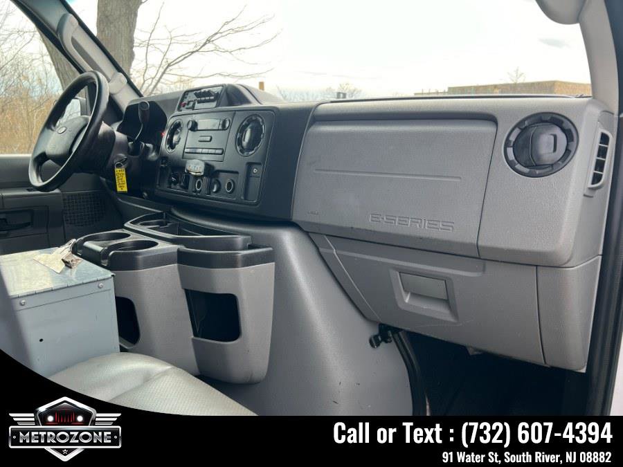 Used 2014 Ford E-350 and Econoline 350 Super Duty w/ Power Group image 22