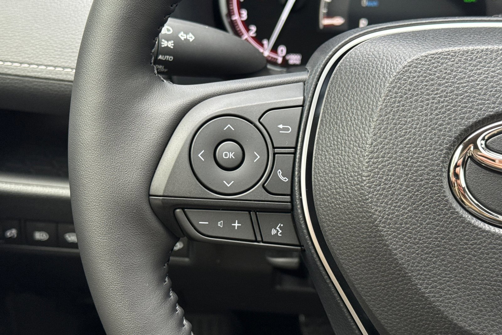 New 2025 Toyota RAV4 XLE image 28