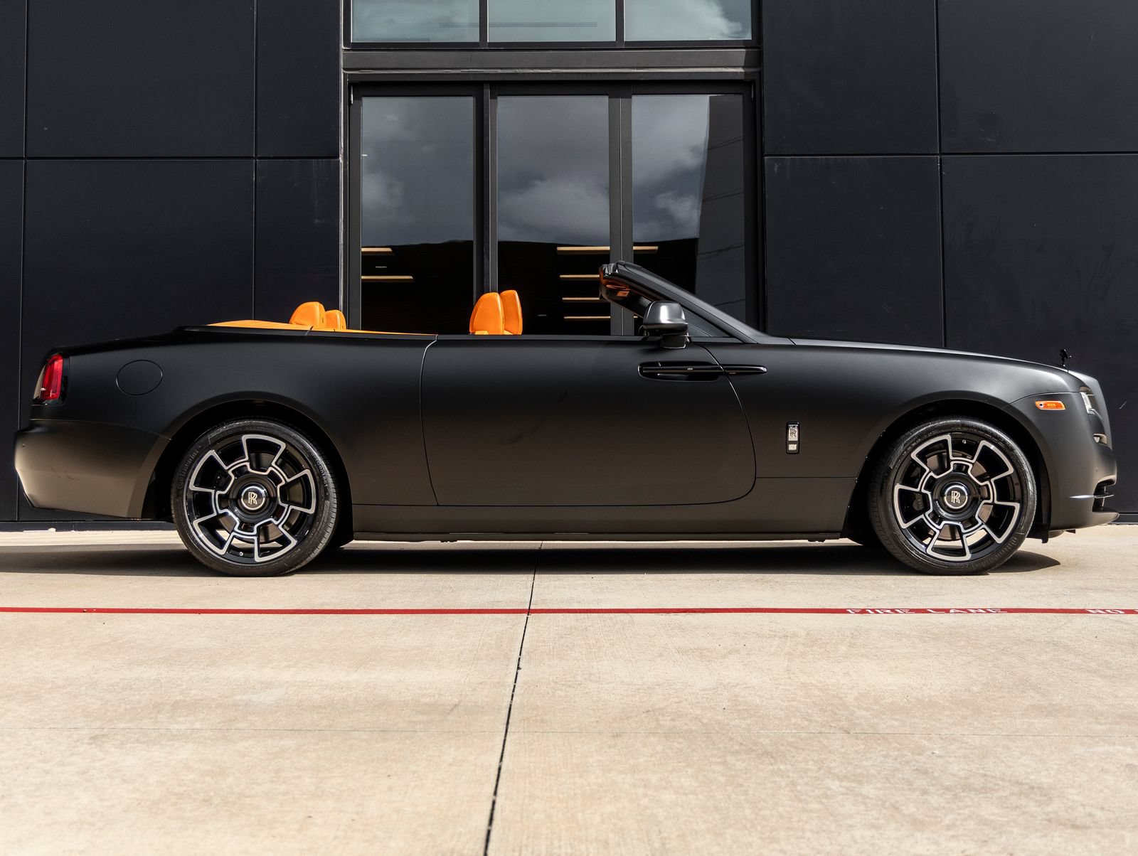 Used 2016 Rolls-Royce Dawn RWD image 12