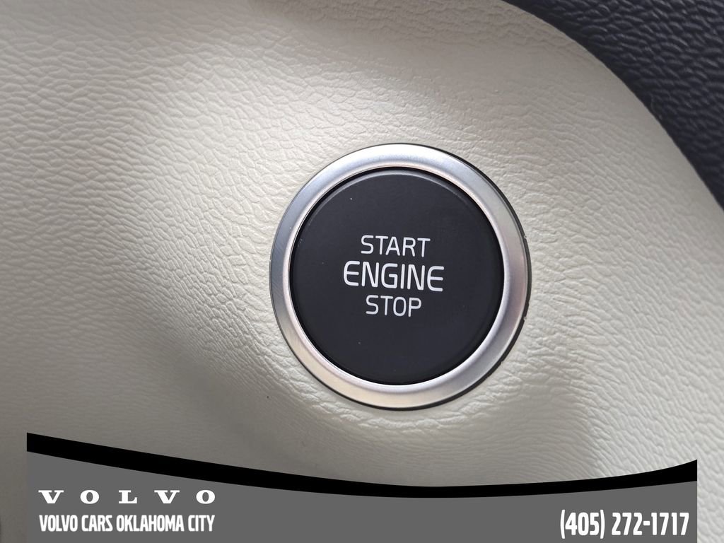 Certified 2023 Volvo XC40 B5 Ultimate w/ Protection Package Premier image 20