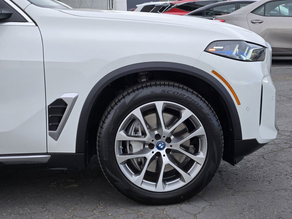 Certified 2025 BMW X5 xDrive50e w/ Parking Assistance Package image 9