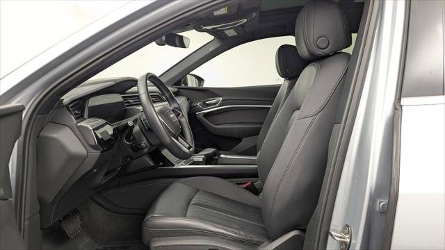 Used 2023 Audi e-tron Premium image 13