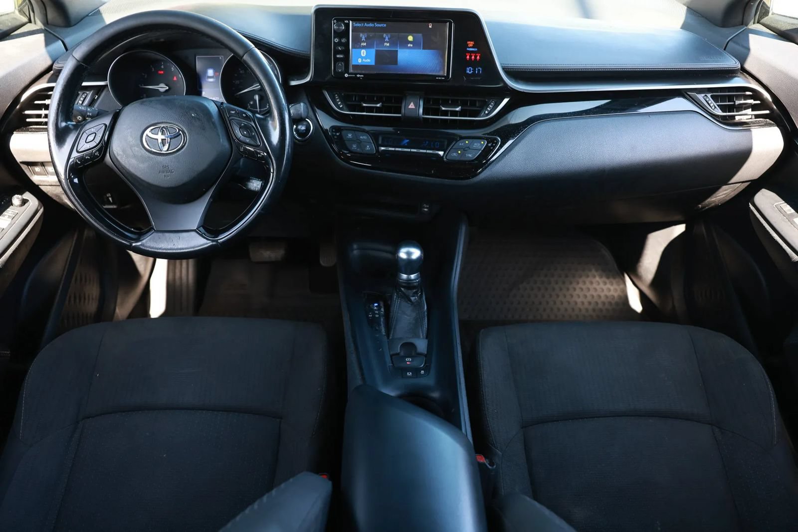 Used 2018 Toyota C-HR XLE FWD image 12