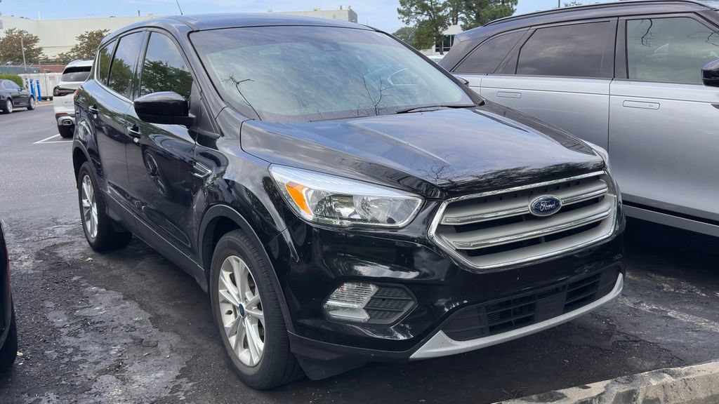 Used 2019 Ford Escape SE FWD image 1