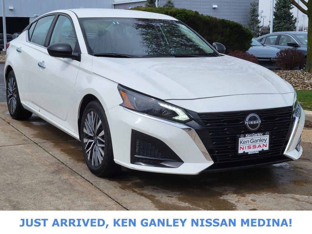 Certified 2025 Nissan Altima 2.5 SV image 1