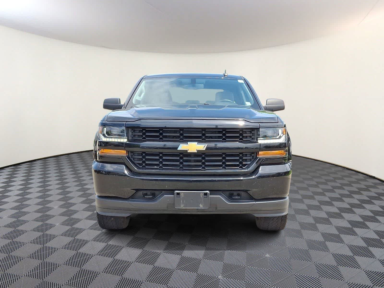 Used 2018 Chevrolet Silverado 1500 Custom w/ Custom Value Package AWD/4WD image 3