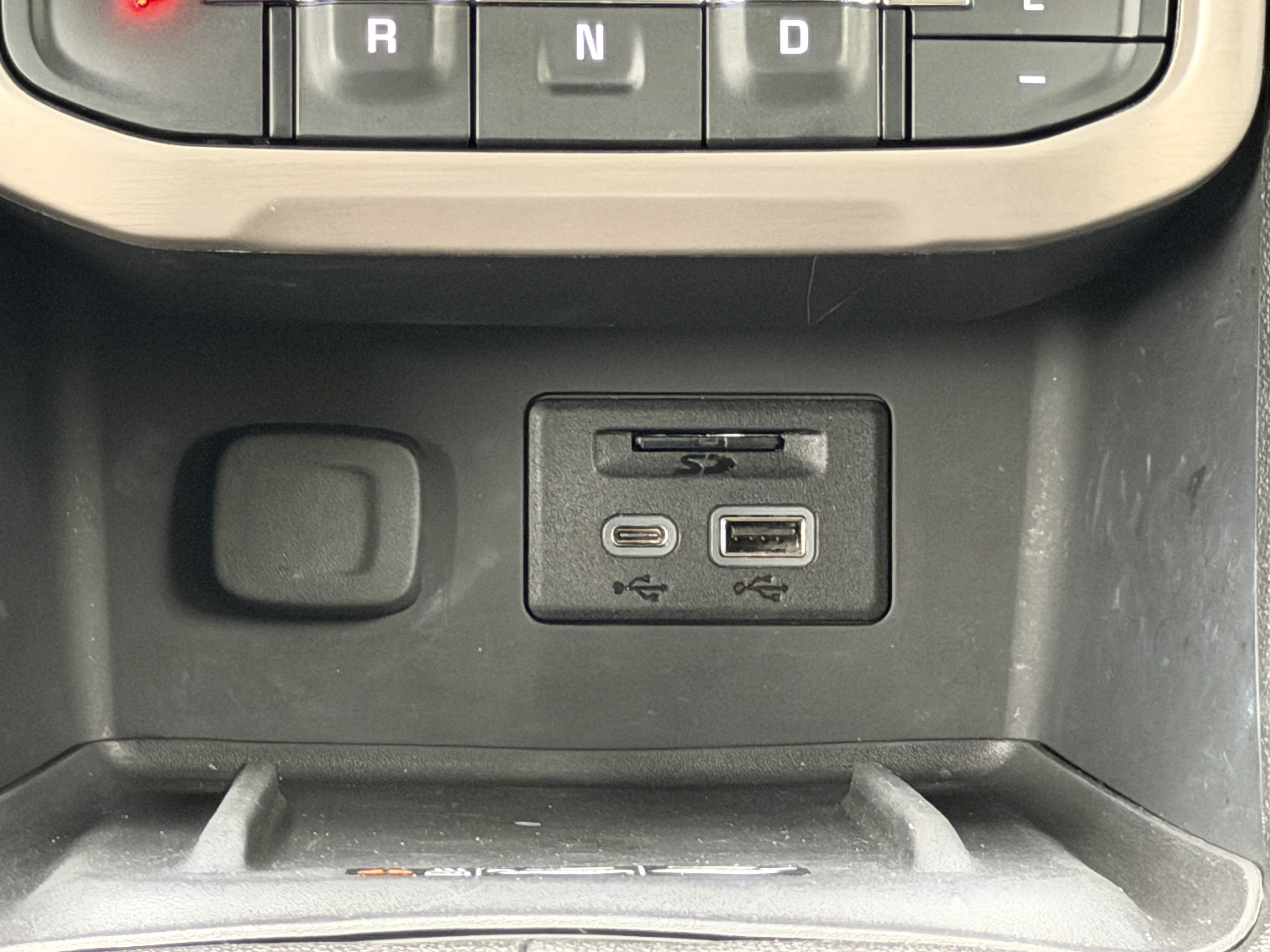 Used 2023 GMC Acadia Denali w/ Black Diamond Edition FWD image 25