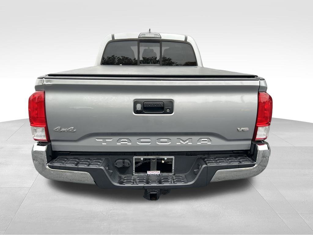 Used 2017 Toyota Tacoma SR5 AWD/4WD image 4