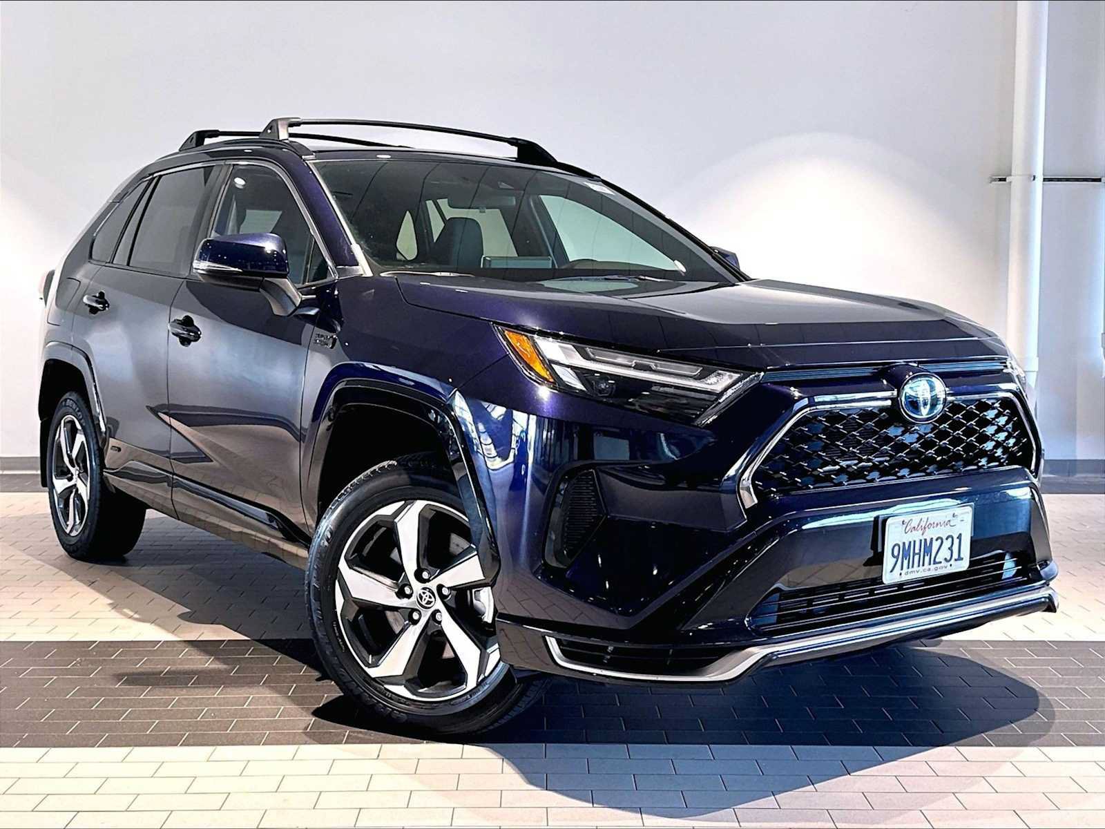 Used 2024 Toyota RAV4 SE w/ Weather & Moonroof Package AWD/4WD image 12