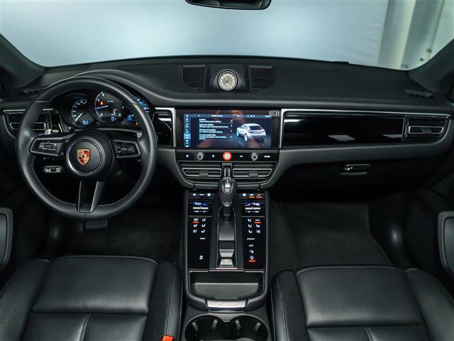 Certified 2025 Porsche Macan image 18