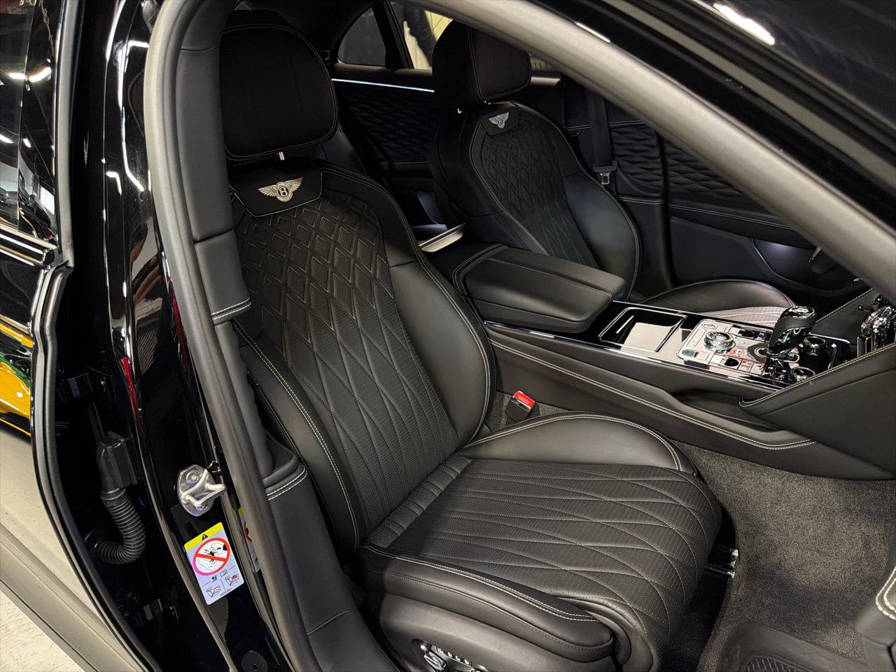 Used 2022 Bentley Flying Spur V8 image 23