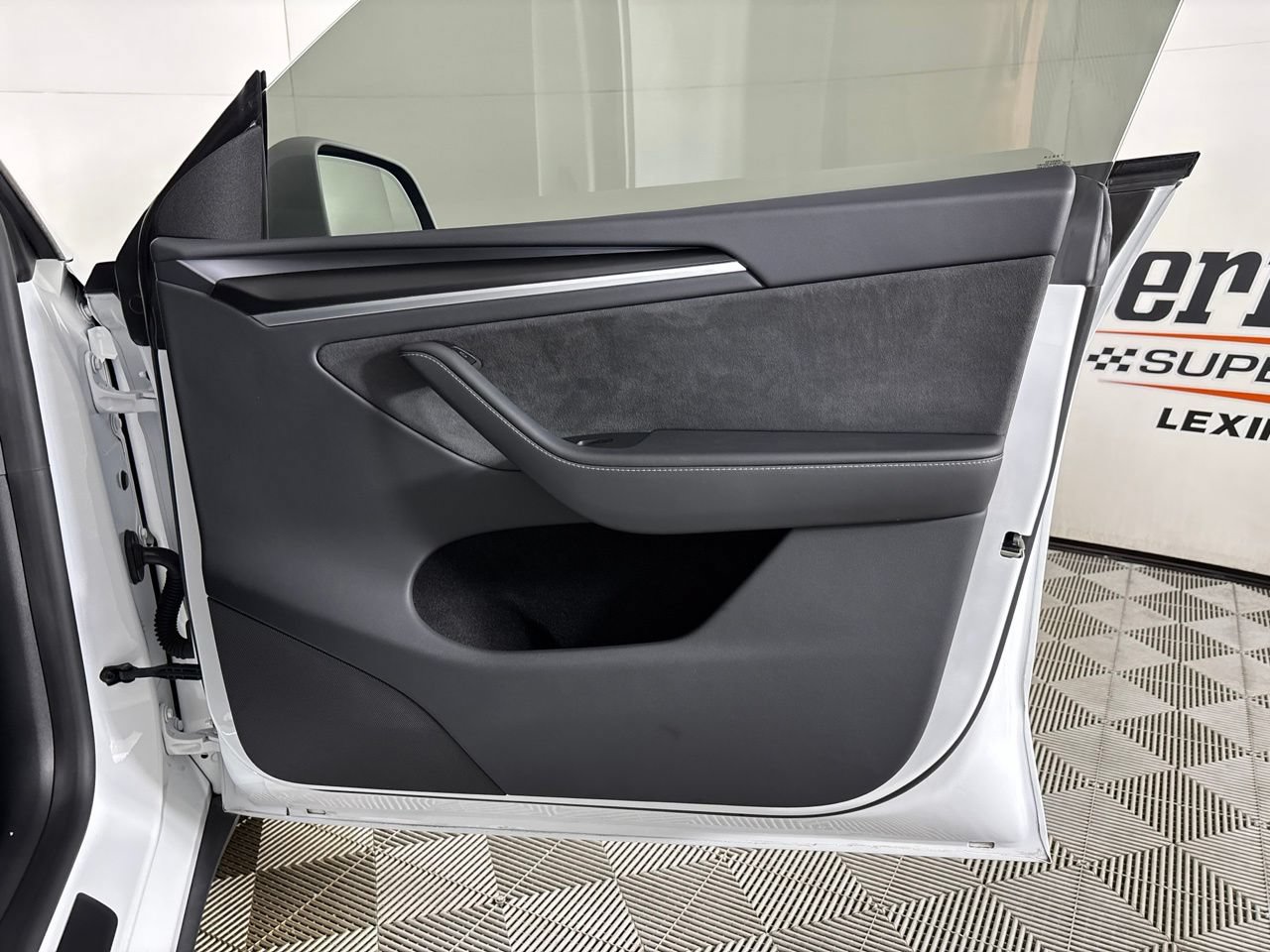Used 2025 Tesla Model Y Long Range RWD image 20