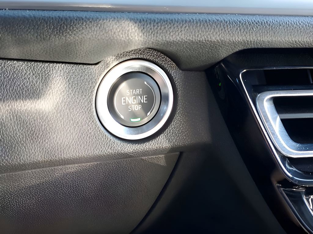 Used 2025 Chevrolet Traverse LT image 38