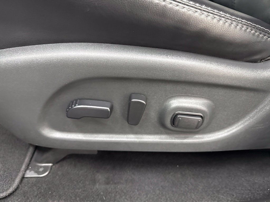Used 2018 Nissan Pathfinder SL w/ SL Premium Package AWD/4WD image 16