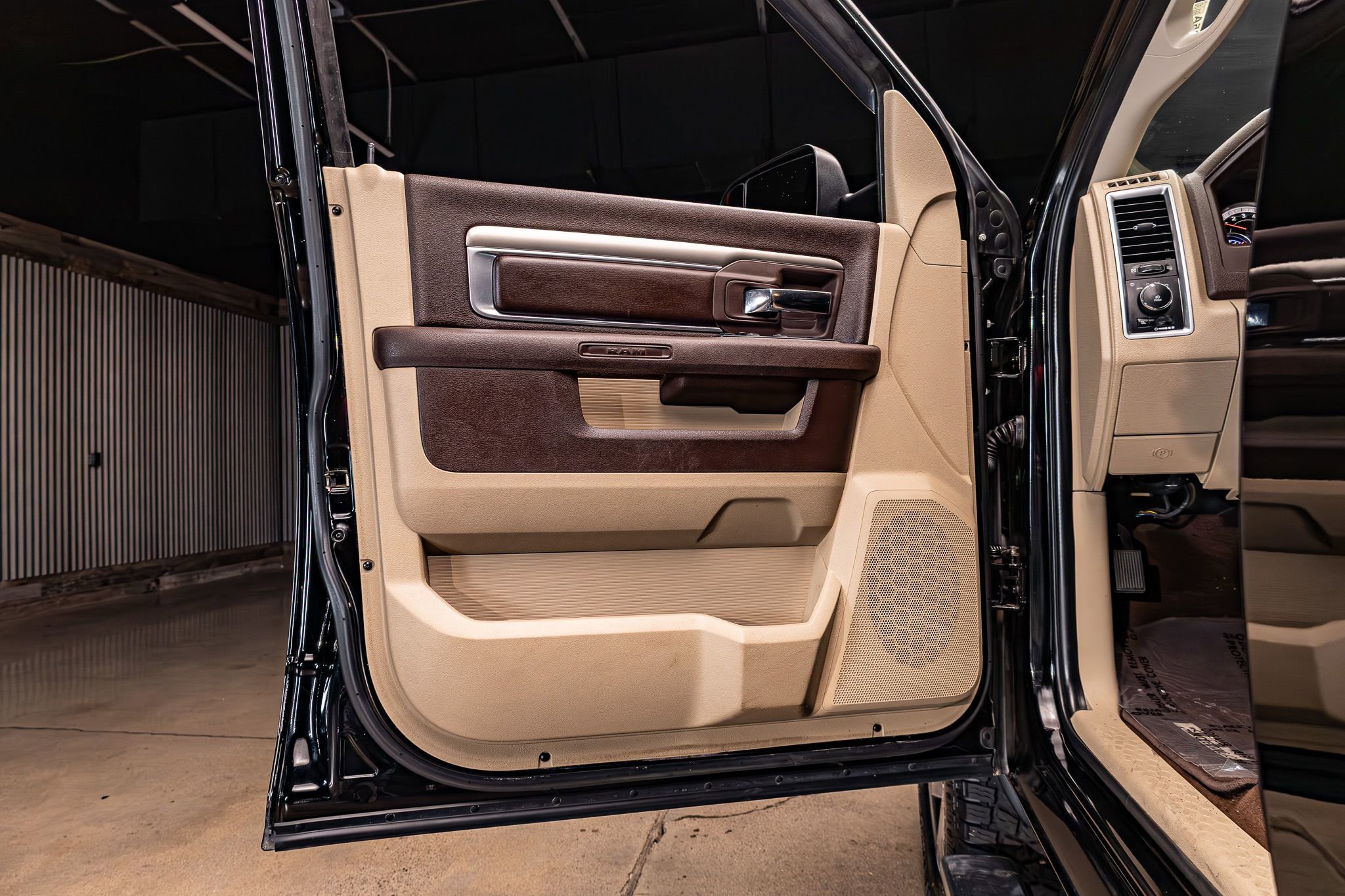 Used 2015 RAM 3500 Big Horn image 26