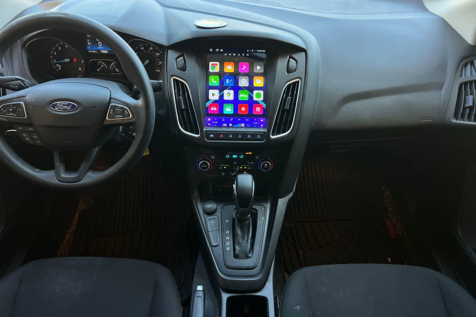 Used 2018 Ford Focus SE FWD image 4