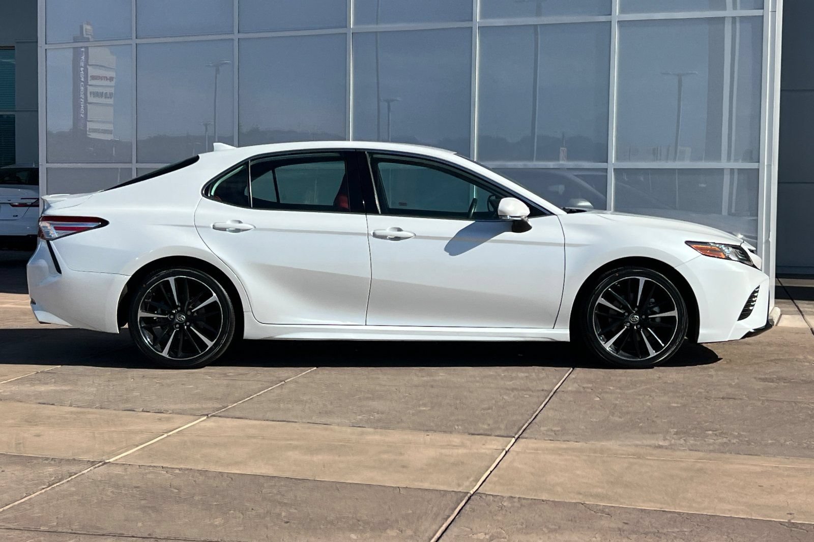 Certified 2019 Toyota Camry XSE FWD image 3