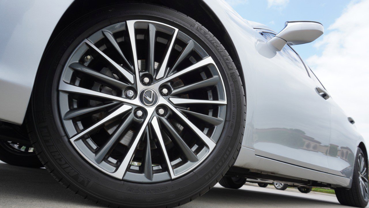 Certified 2023 Lexus ES 350 w/ Premium Package image 11