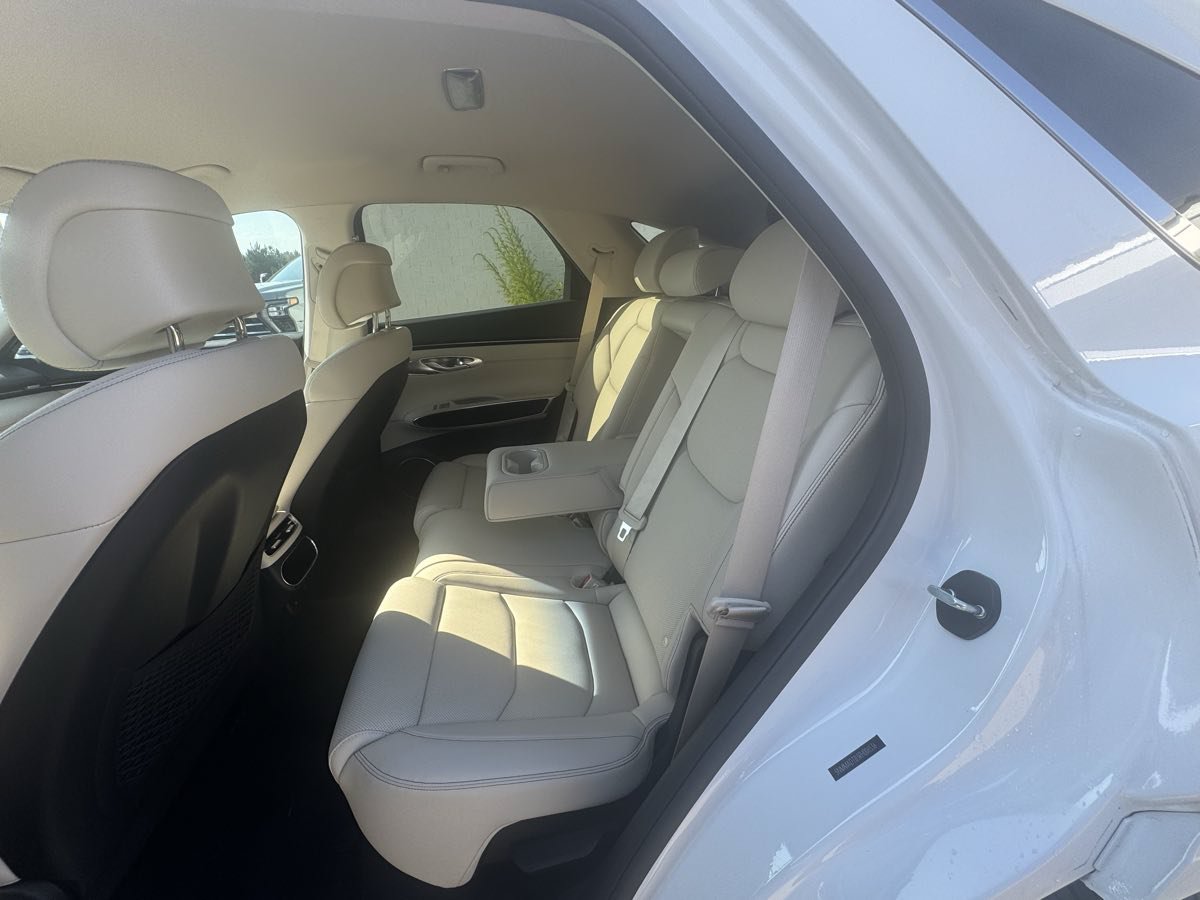 Used 2024 Genesis GV70 2.5T AWD/4WD image 8