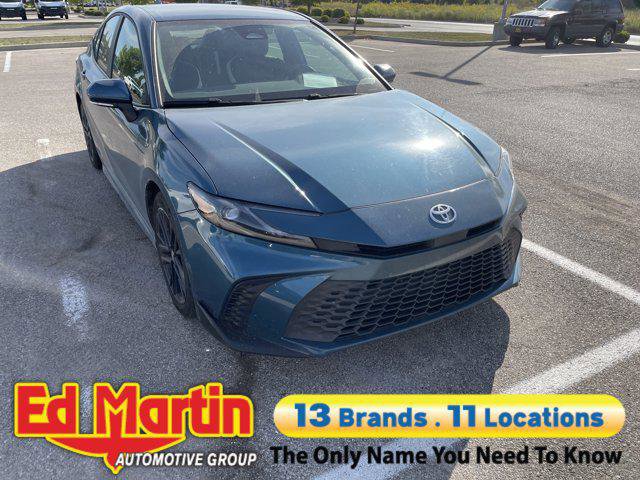 Certified 2025 Toyota Camry SE image 1