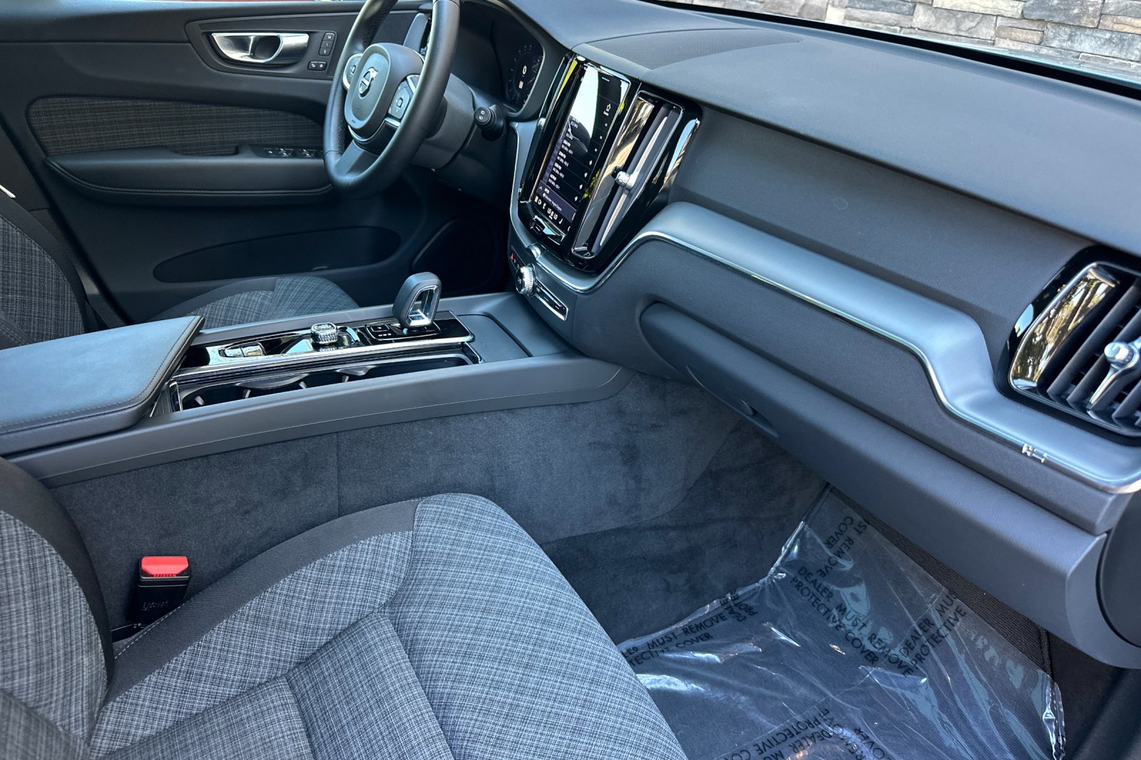 Certified 2025 Volvo XC60 B5 Core w/ Protection Package Premier image 17