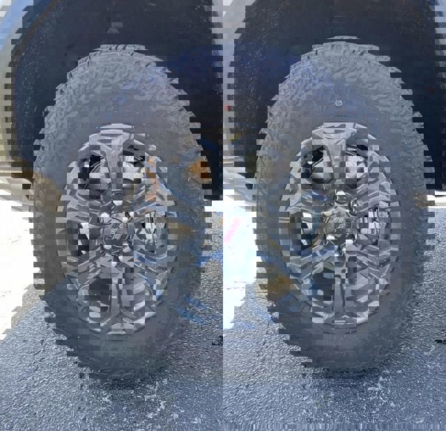 Used 2025 GMC Canyon Elevation w/ Convenience Package image 9