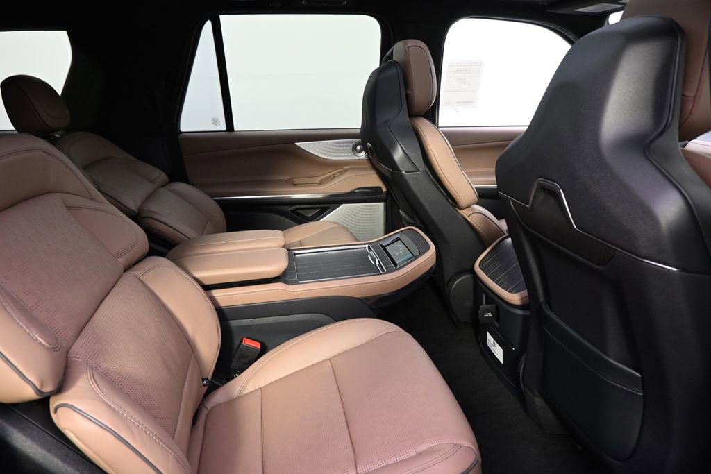 New 2026 Lincoln Navigator L Black Label AWD/4WD image 18