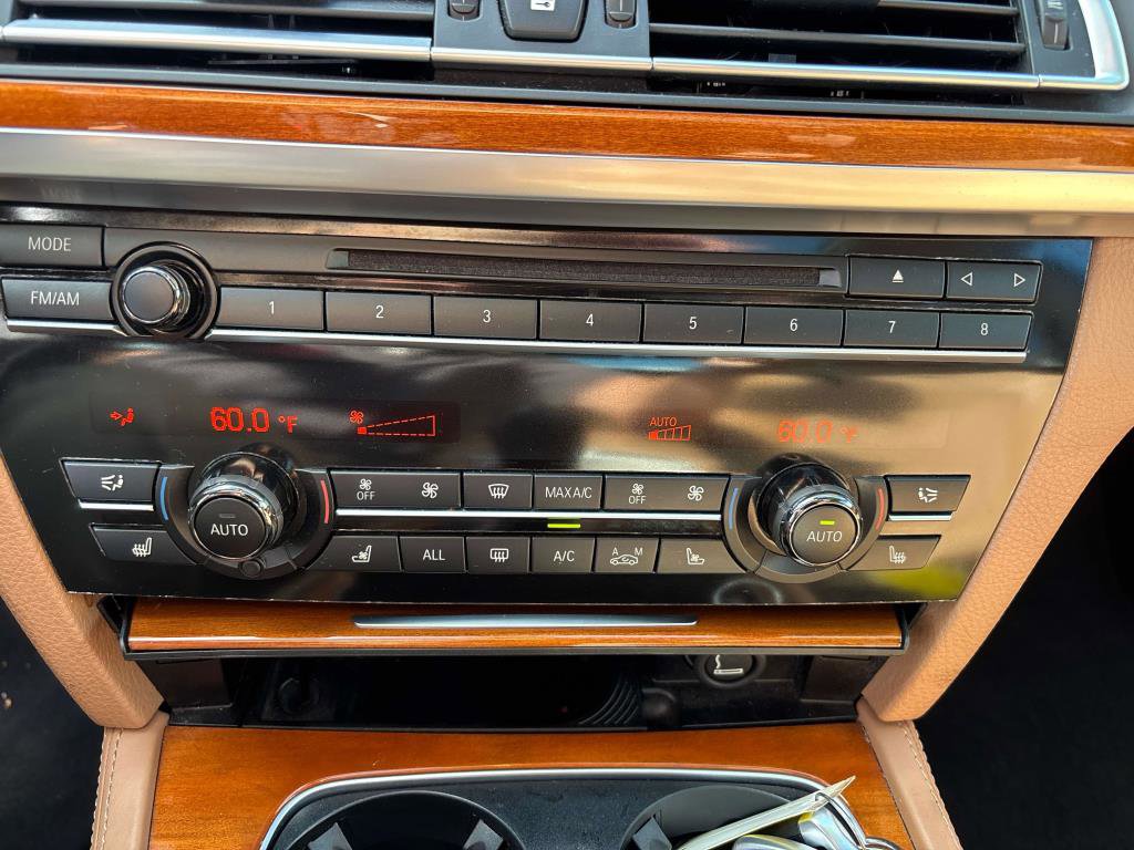 Used 2013 BMW 750i xDrive image 21