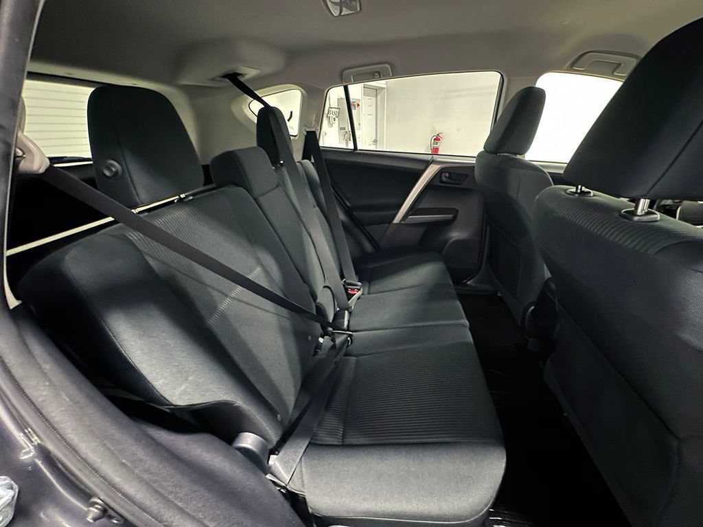Used 2018 Toyota RAV4 LE w/ All Weather Liner Package AWD/4WD image 21