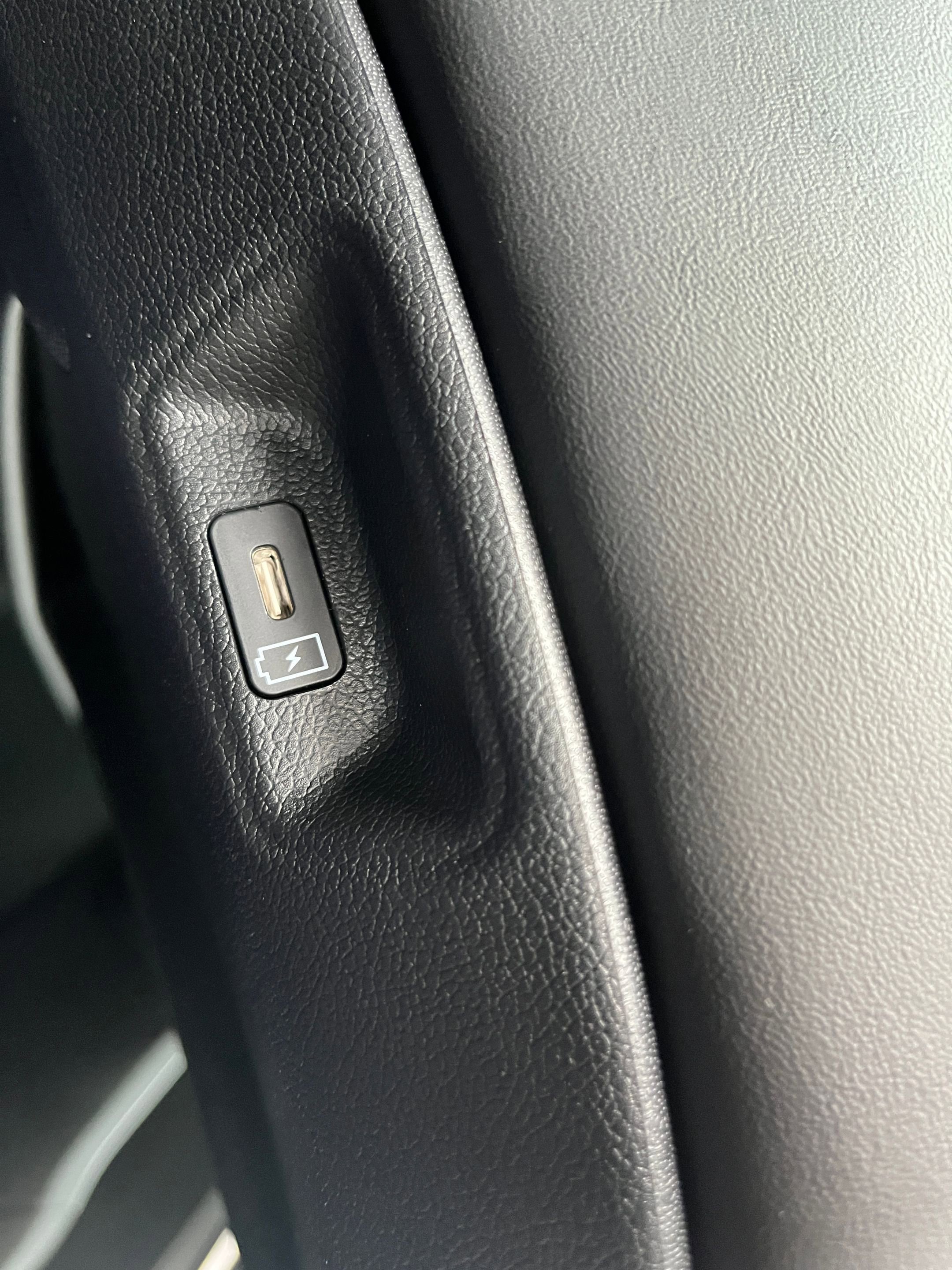 Used 2025 Kia Sorento S image 34