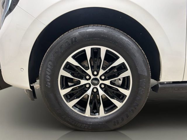 Used 2025 Ford Expedition Platinum AWD/4WD image 25