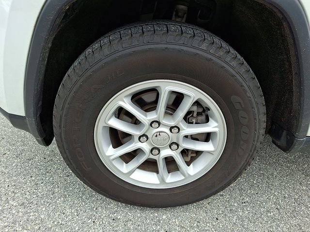 Used 2019 Jeep Grand Cherokee Laredo AWD/4WD image 33