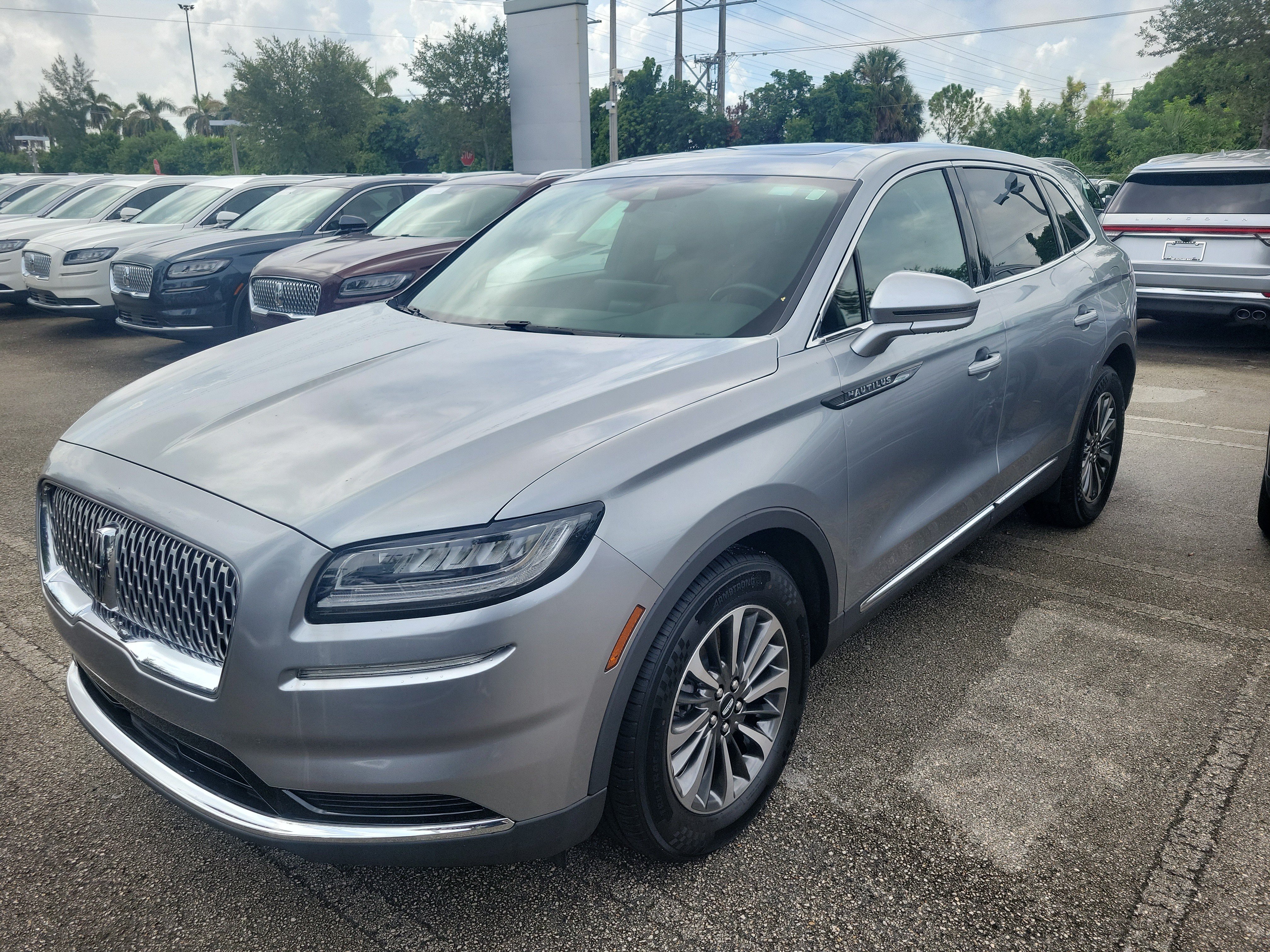 Certified 2023 Lincoln Nautilus Reserve AWD/4WD image 2