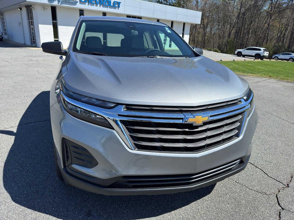 Used 2023 Chevrolet Equinox LS image 2