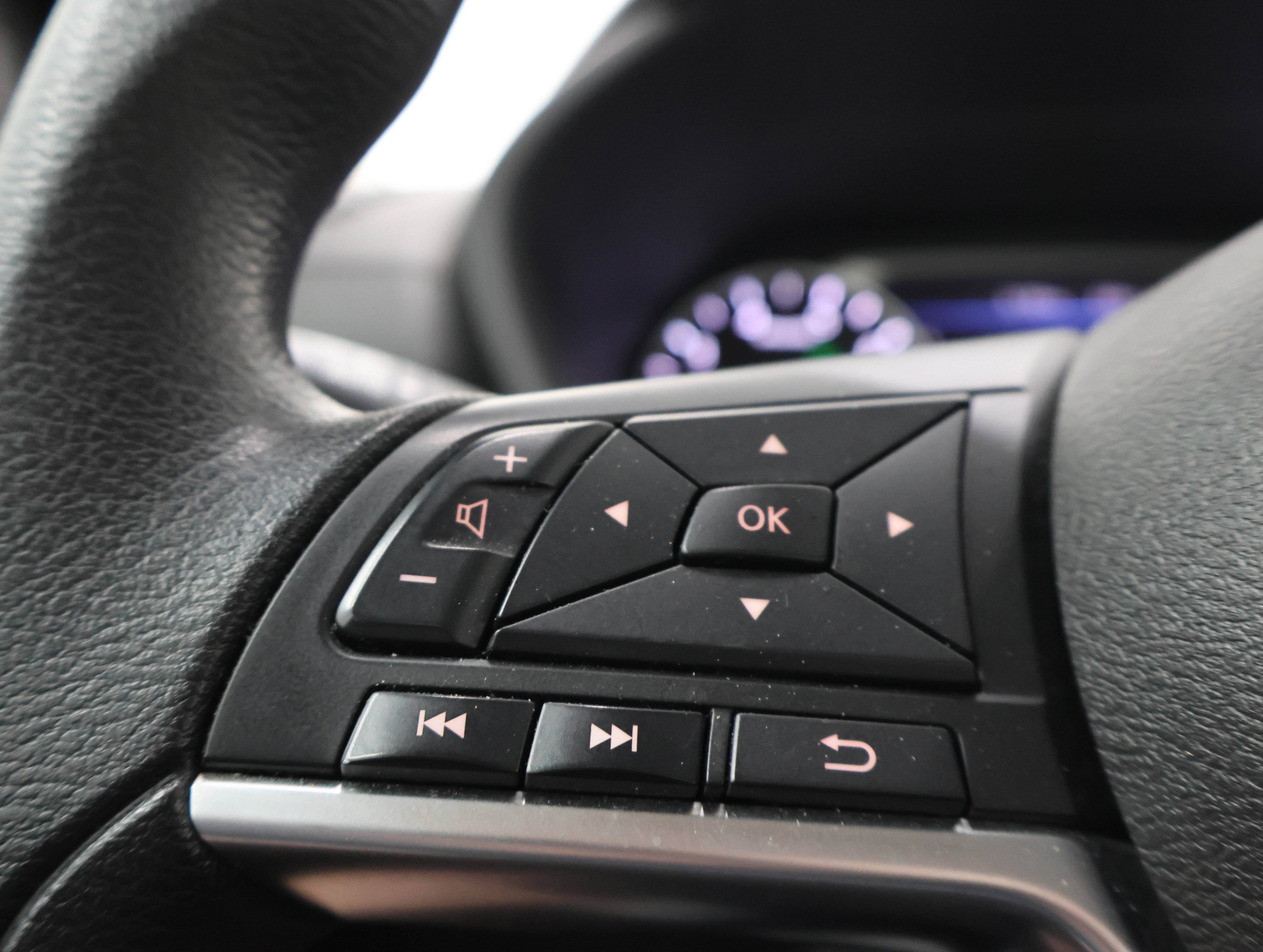 Used 2024 Nissan Sentra SV FWD image 15