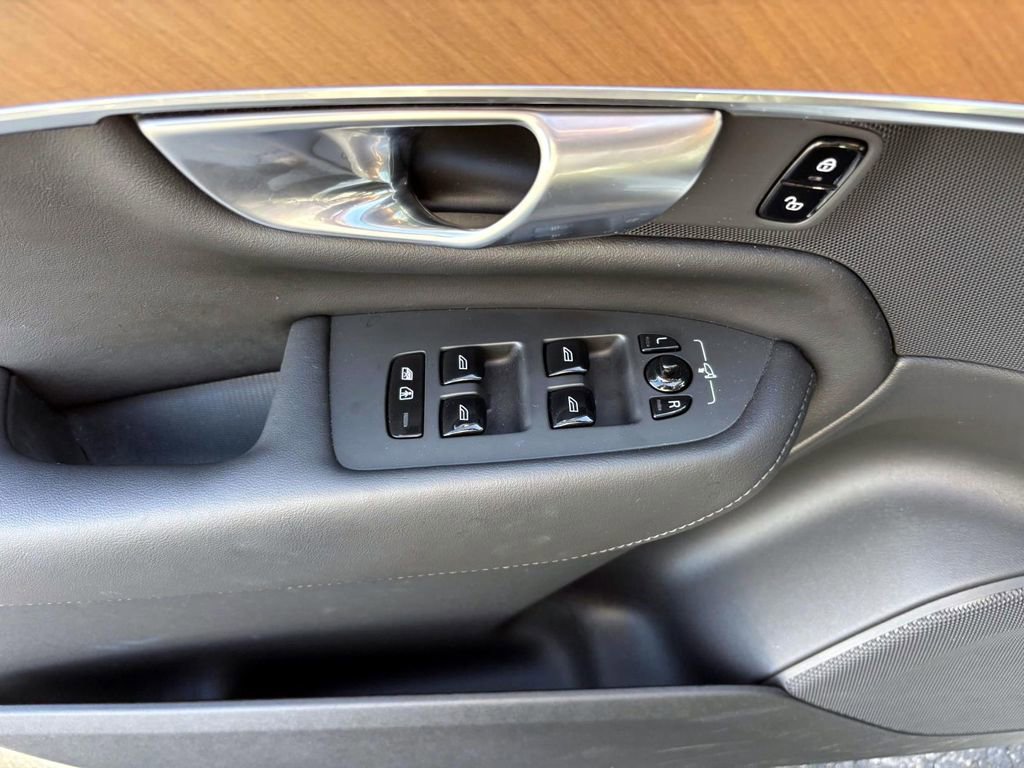 Used 2024 Volvo XC90 B6 Plus image 14