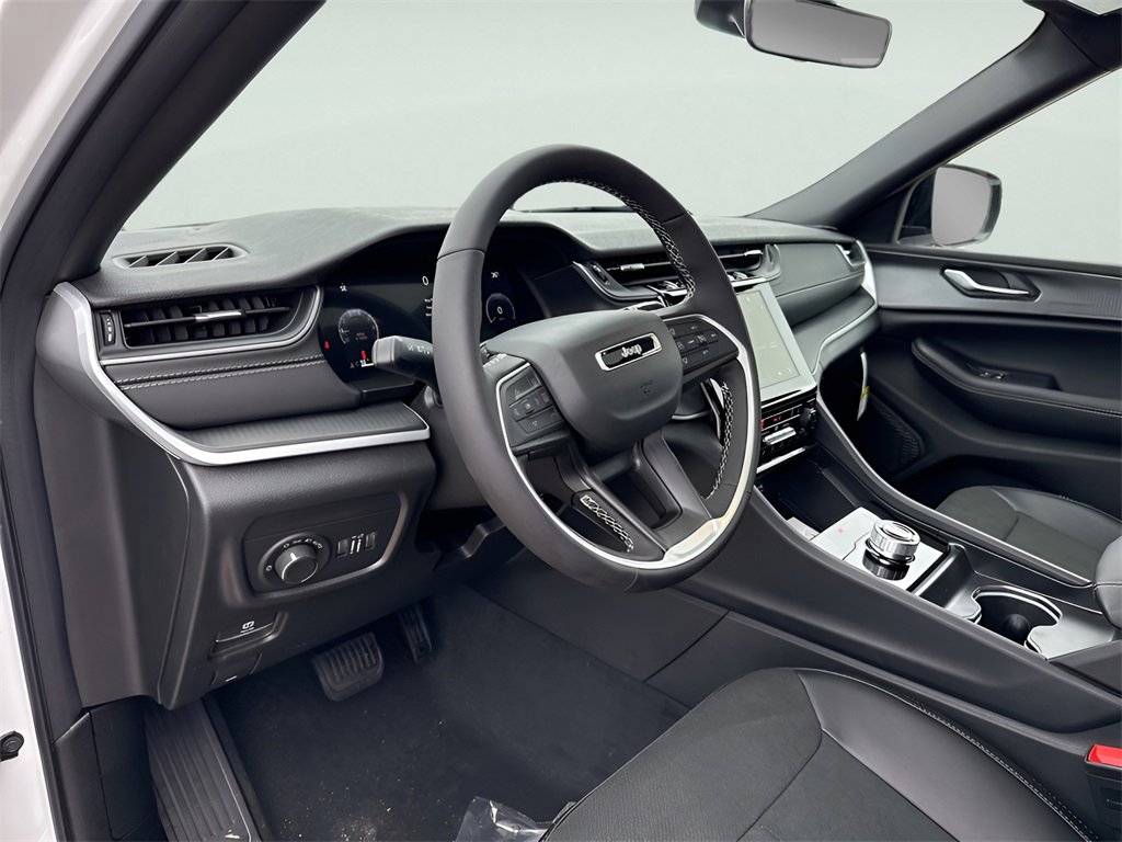 New 2025 Jeep Grand Cherokee L Altitude image 24