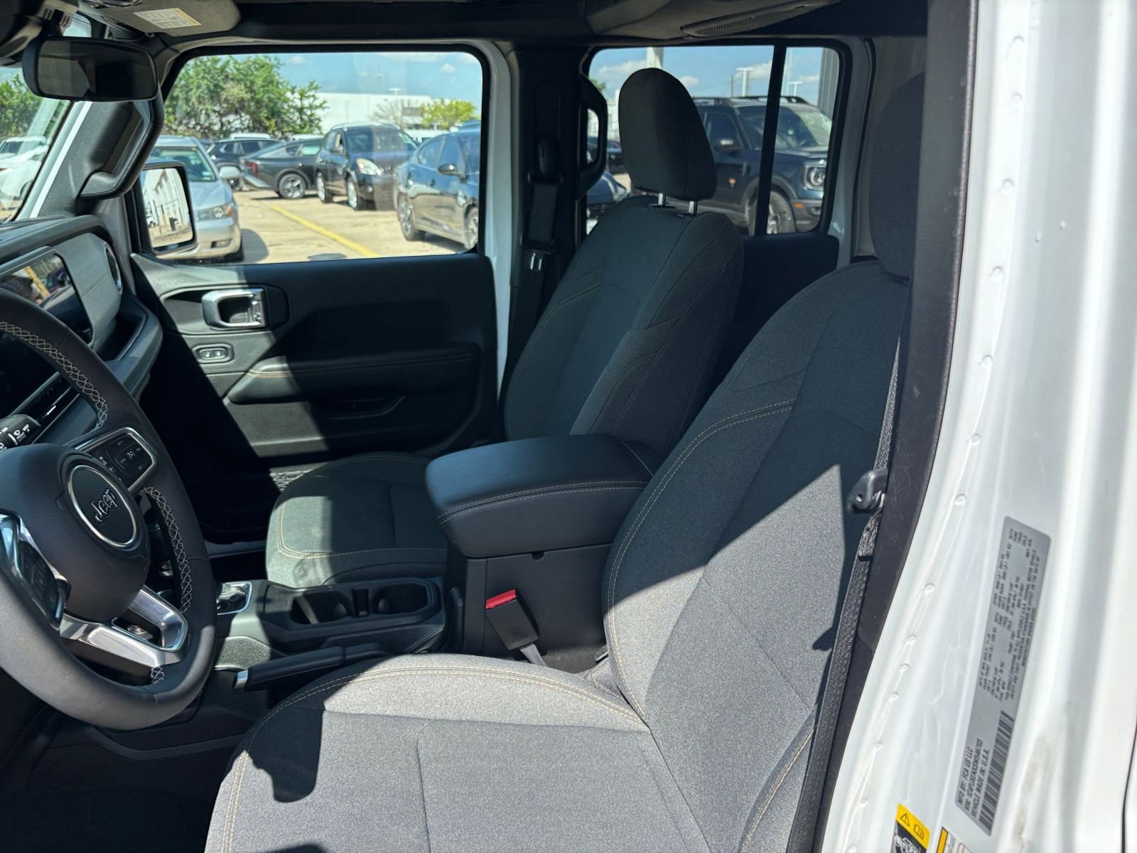 Used 2025 Jeep Wrangler Sahara image 34