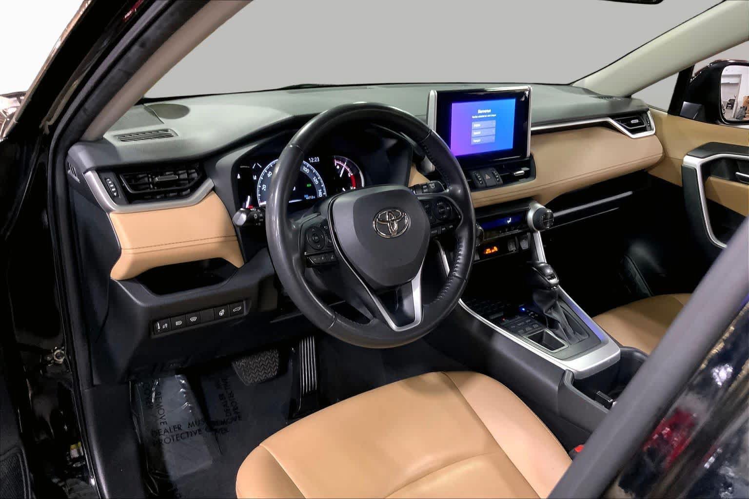 Used 2023 Toyota RAV4 XLE Premium AWD/4WD image 18